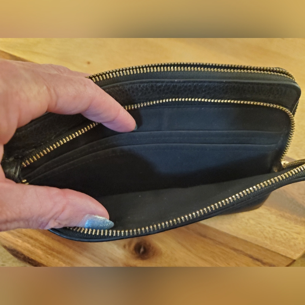 COACH CELL PHONE CLUTCH IN PERFECT LIKE NEW CONDITION! - Picture 7 of 9